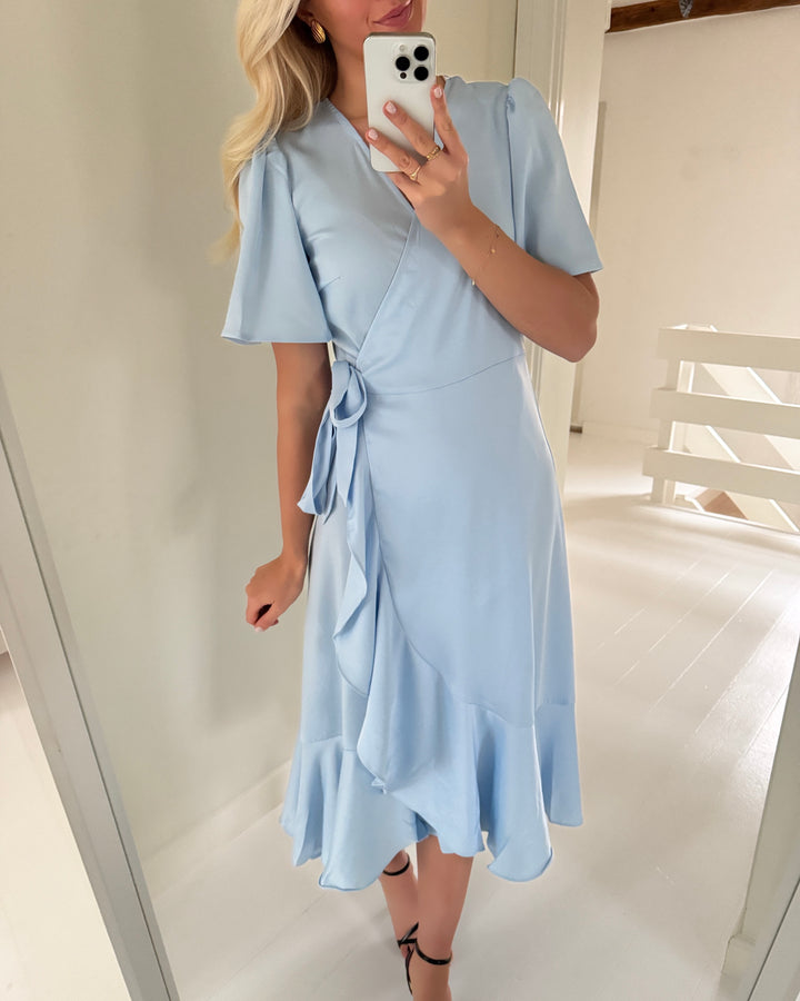 Y.A.S kjole thea 2/4 midi wrap skyway