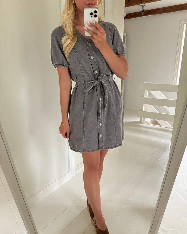 Vero Moda kjole janet ss v-neck short denim light grey denim