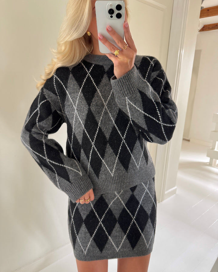 JDY striktrøje bianka ls argyle knit dark grey melange argyle
