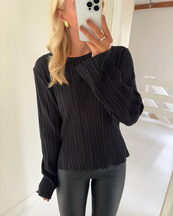 Only bluse pery ls boat neck black