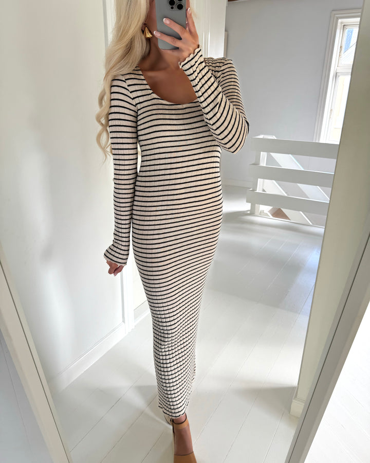 Pieces kjole iris ls ankle birch/black - FORUDBESTILLING LEV. UGE 35