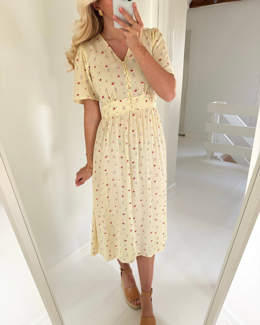 Pieces kjole tala ss midi french vanilla/flower - FORUDBESTILLING LEV. UGE 11/12