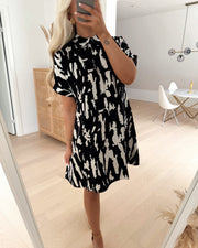 Vero Moda kjole benni ss short black/graphic - FORUDBESTILLING LEV. UGE 25/26