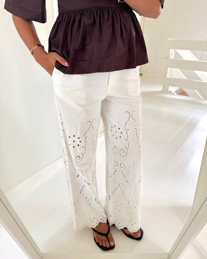 Vero Moda bukser lyng mw wide broderi anglaise snow white
