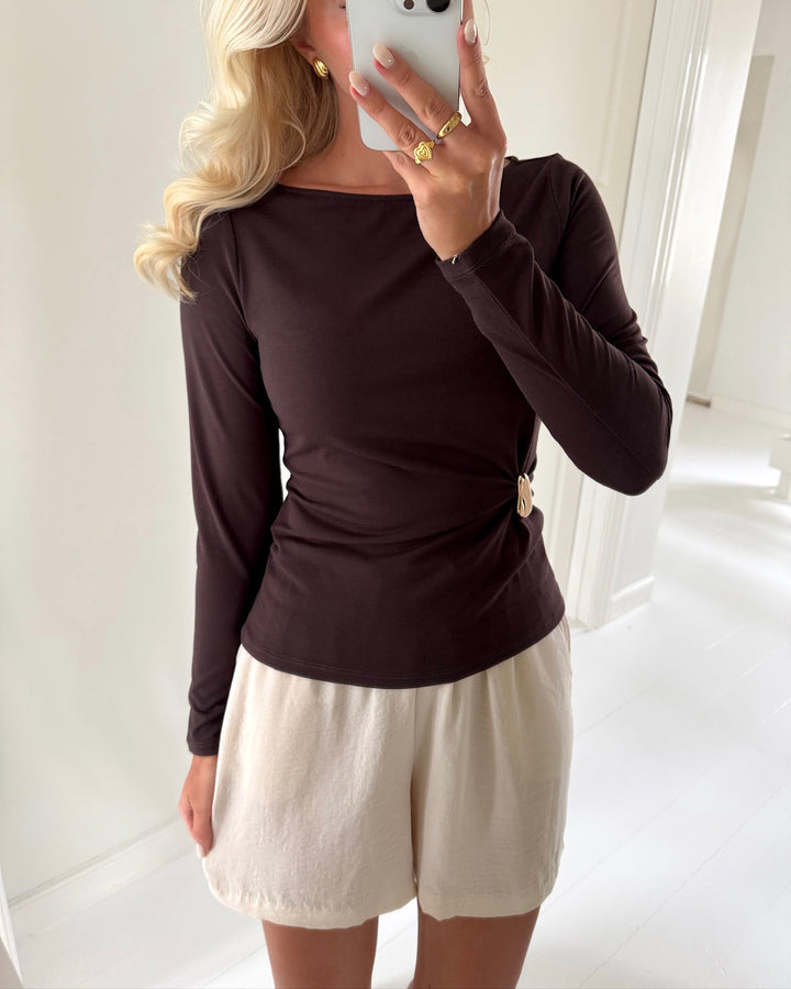 Only bluse elena ls boatneck metal coffee bean gold charm