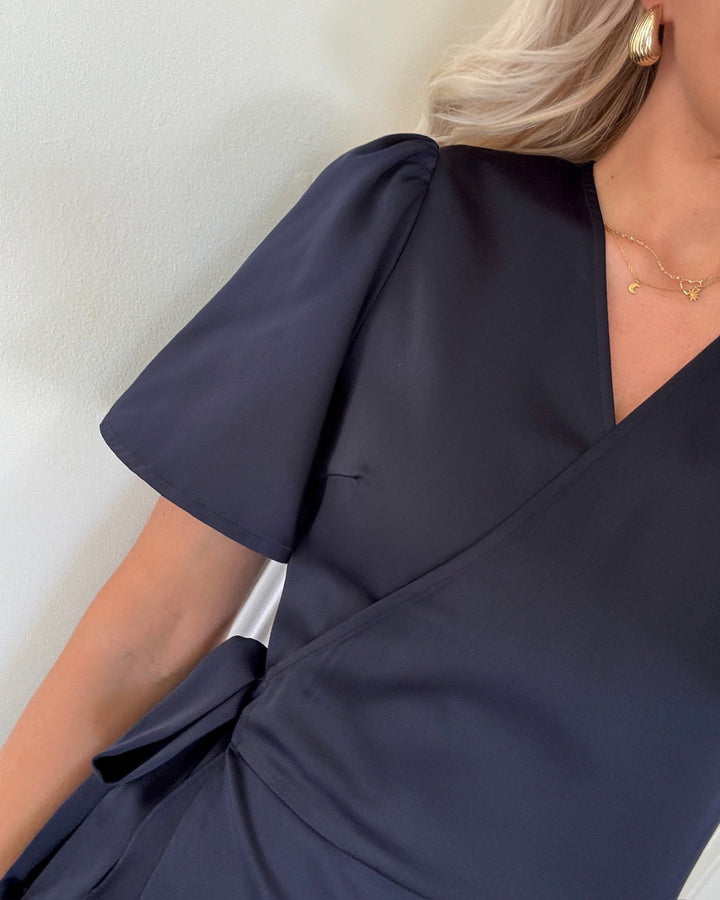Y.A.S kjole thea 2/4 midi wrap evening blue - FORUDBESTILLING LEV. UGE 35