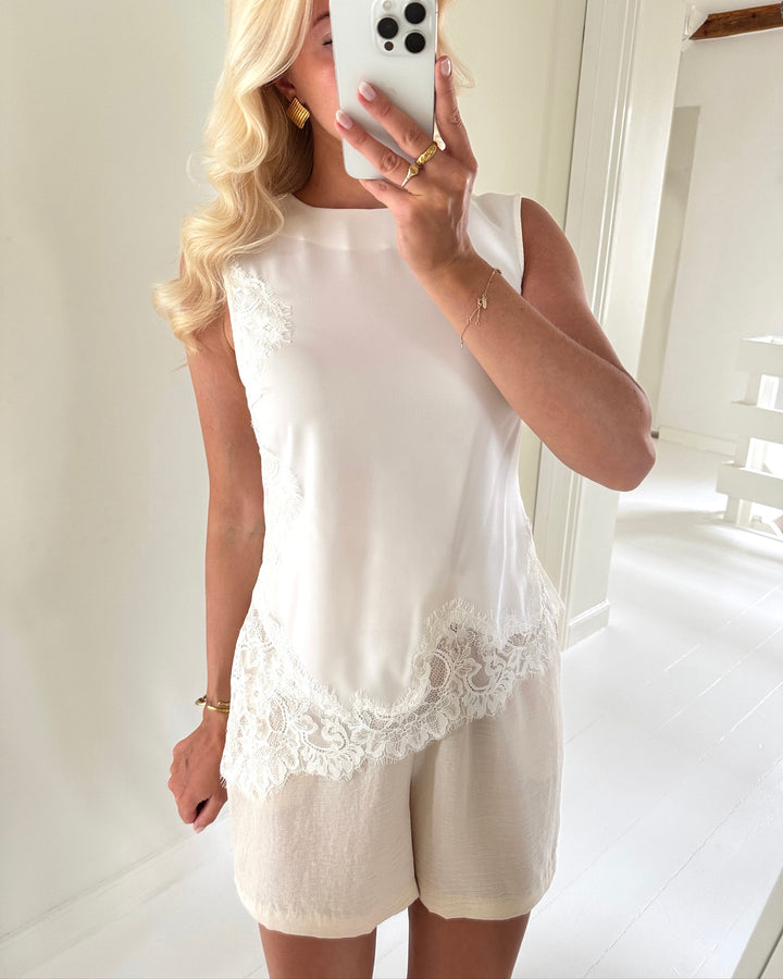 Y.A.S top pella sl lace pristine