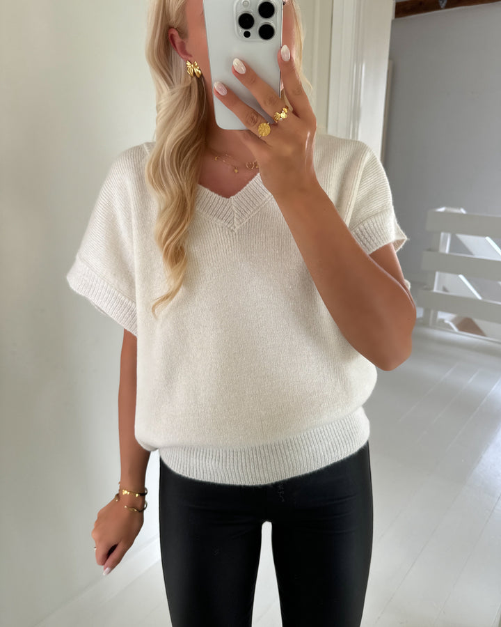 Sister’s Point top marka cream