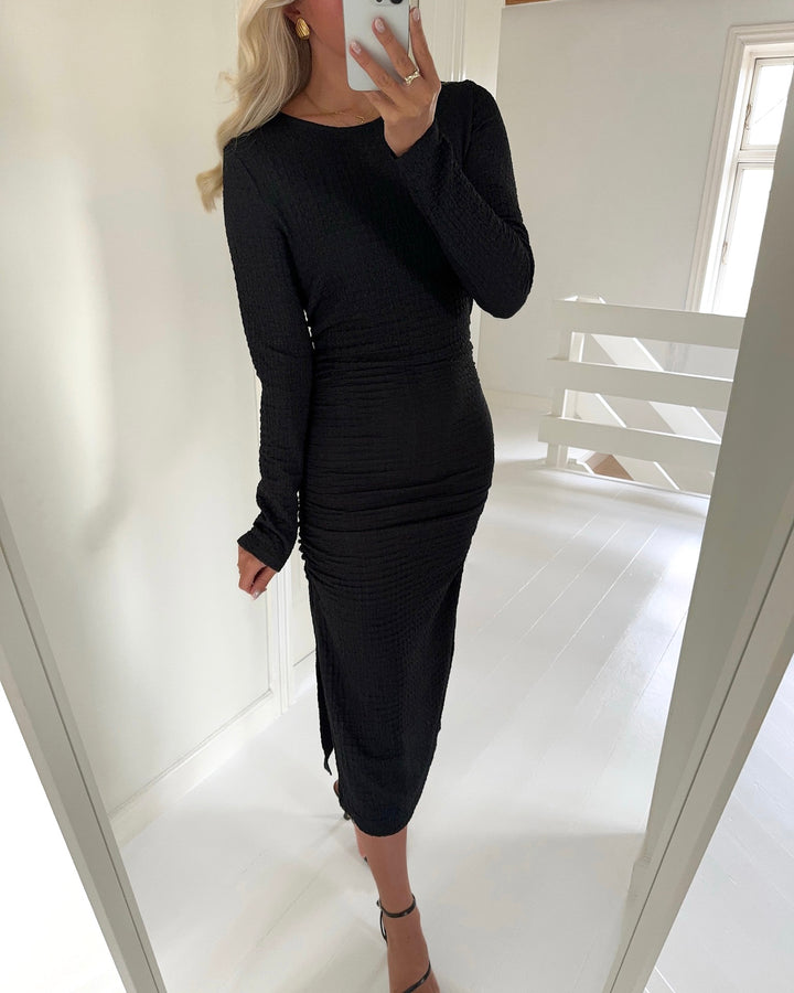 Pieces kjole jamal ls midi rouching black