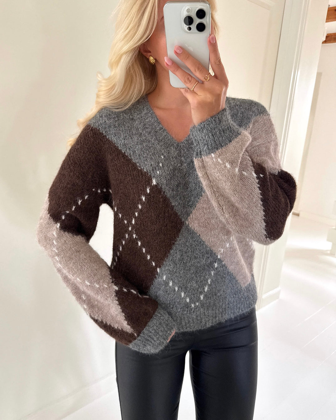 JDY striktrøje zoey ls argyle knit medium grey melange chateau gray/chocolate brown argyle