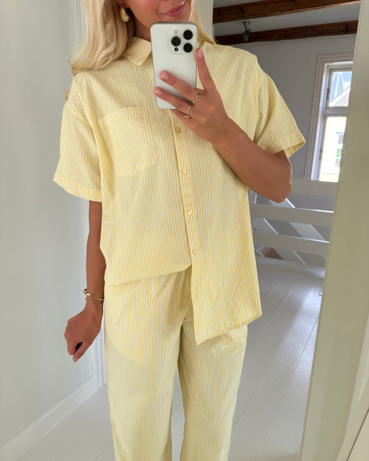 Pieces skjorte femme ss loose wvn d2d pale banana/cloud dancer