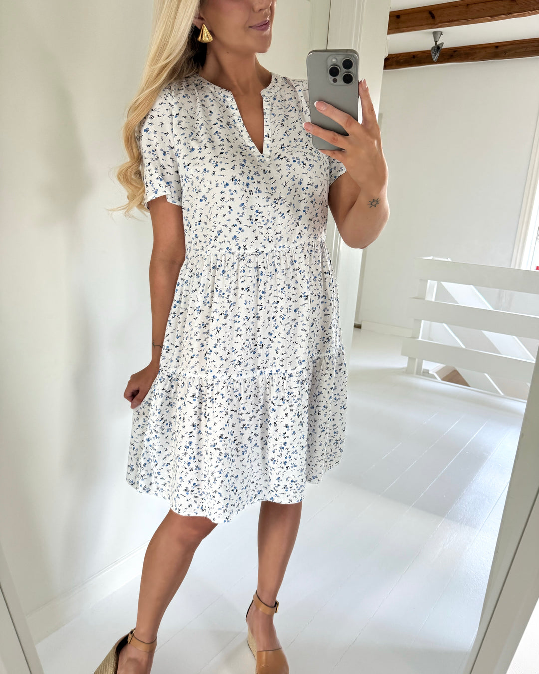 Only kjole zally ss thea cloud dancer/blue ditsy