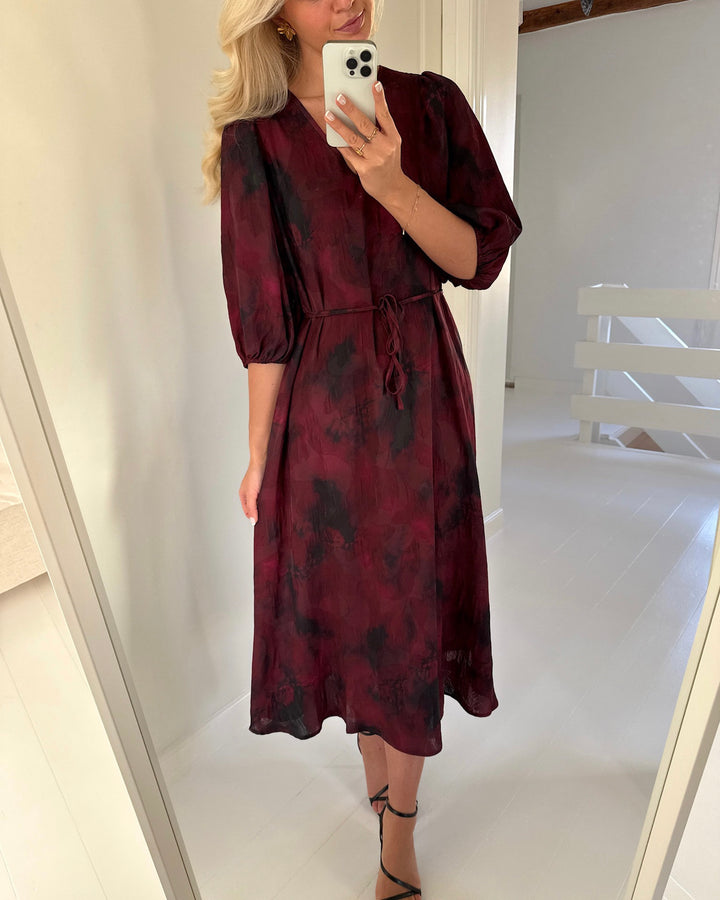 Sister's Point kjole ventia-v dr6 bordeaux blurred