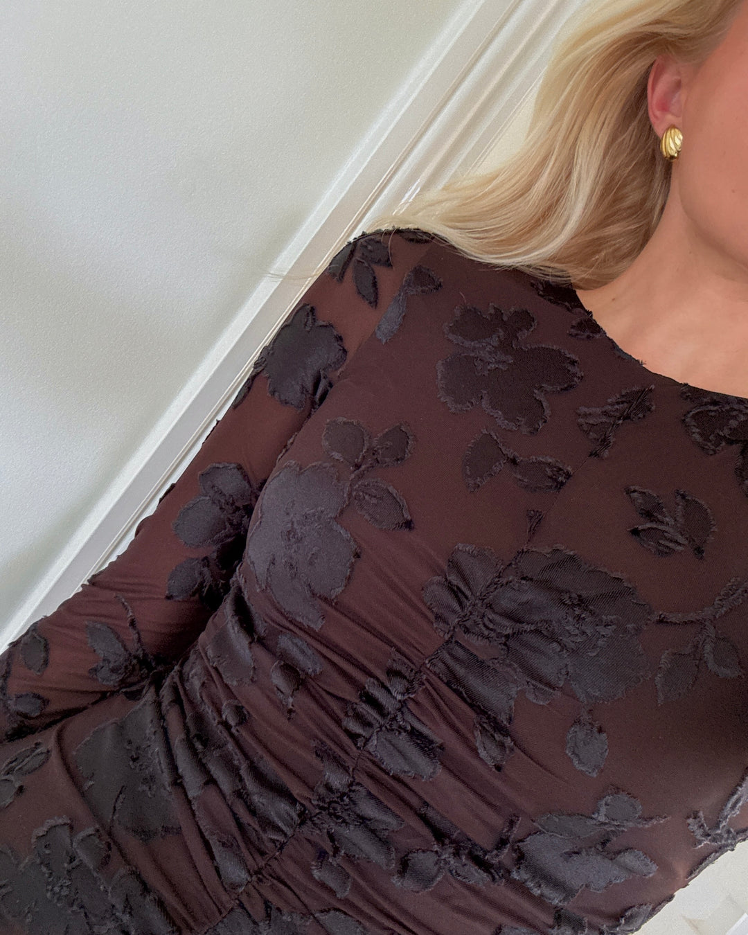 Y.A.S kjole marena long dress coffee bean black flowers