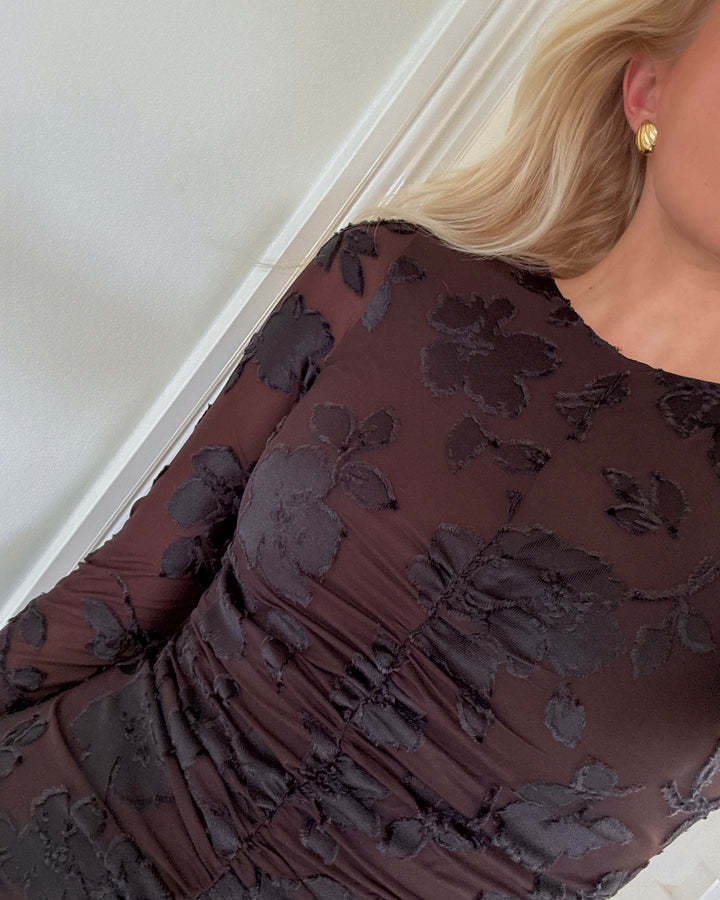 Y.A.S kjole marena long dress coffee bean black flowers