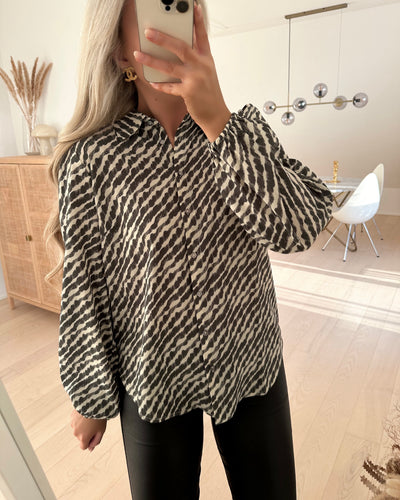 Ebbey shirt64 grey graphic