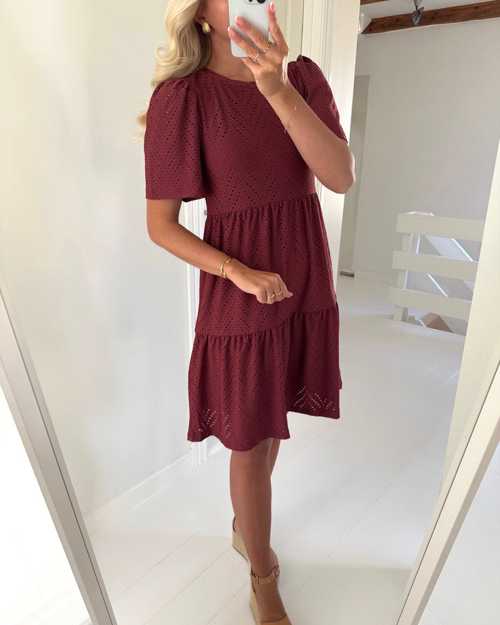 JDY kjole carla cathinka ss oxblood red