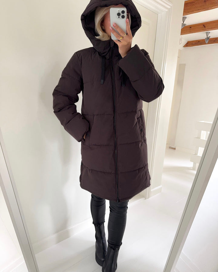 JDY jakke blair long hood puffer chocolate torte contrast black