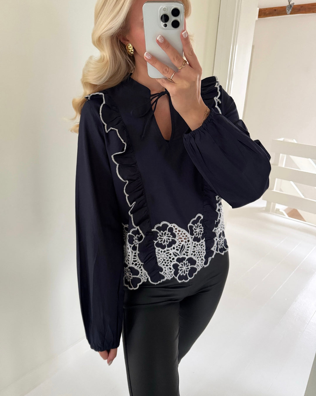 JDY bluse holly ls wvn night sky/white embroidery