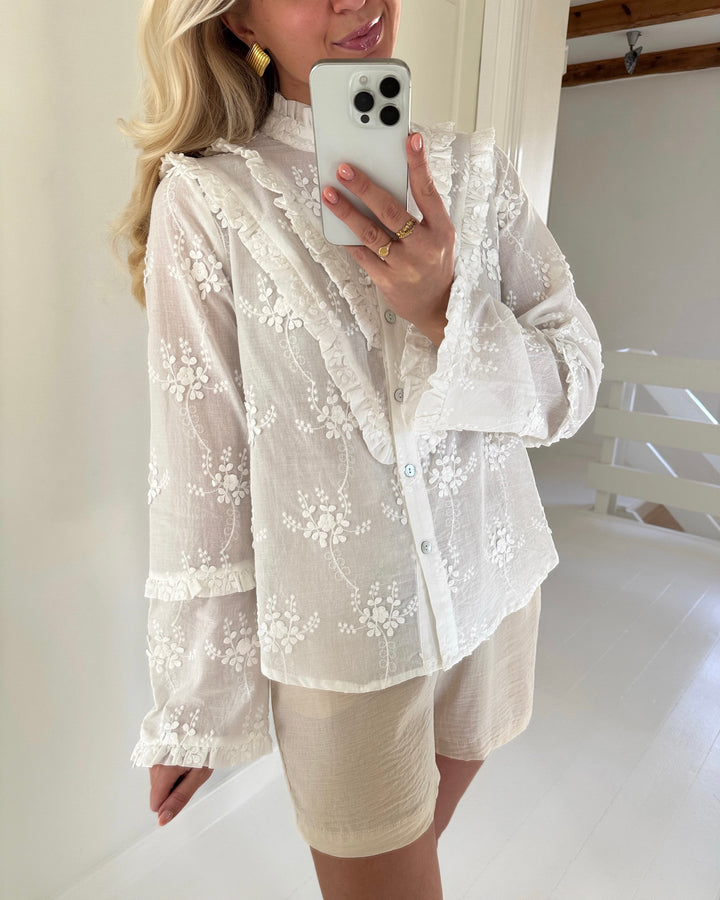 Stories from the Atelier bluse she is like the wind white