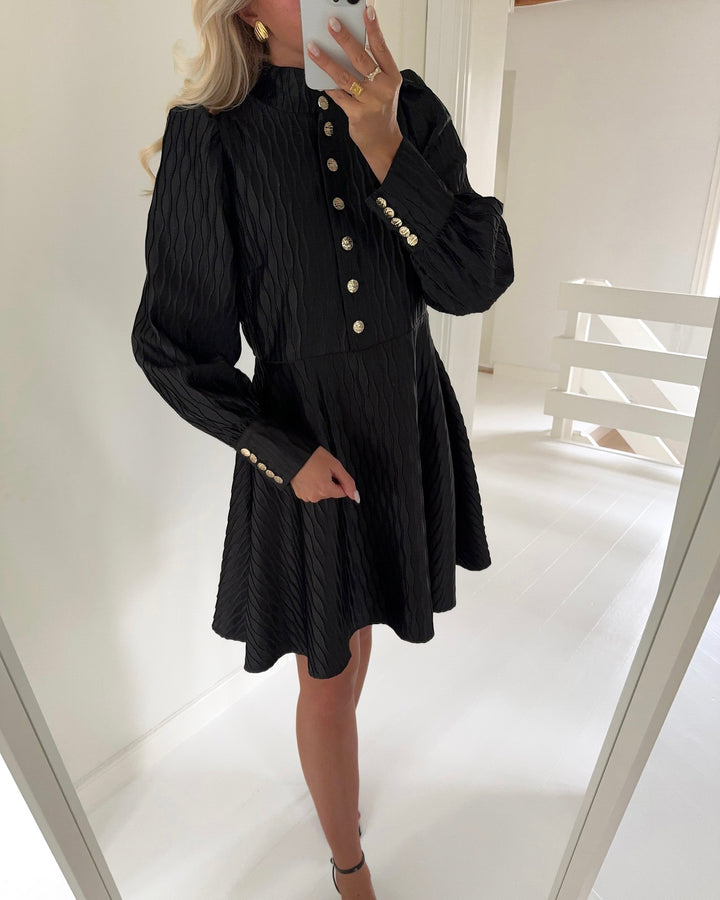 Y.A.S kjole ripple ls black - FORUDBESTILLING LEV. UGE 50