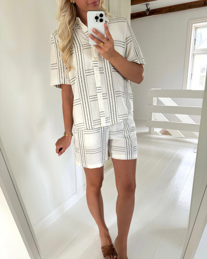 Vero Moda shorts josie berta hw wvn ga cloud dancer/berta