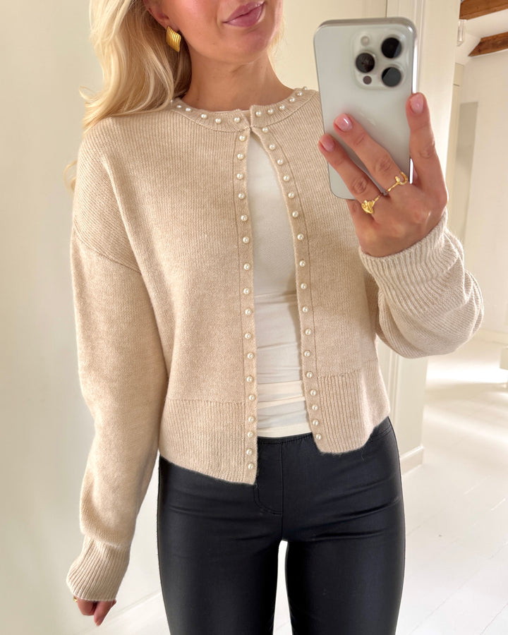 JDY cardigan emmali ls pearl knt sandshell w. white pearls