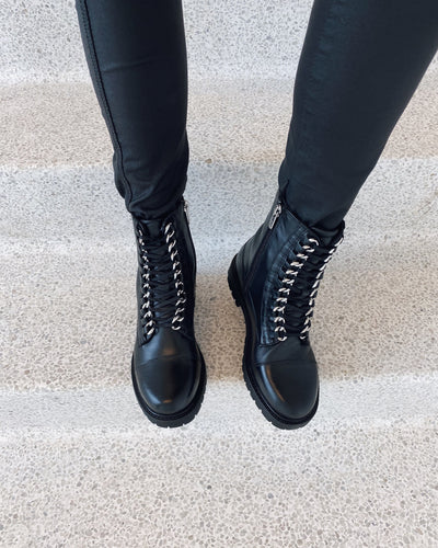 Rock boots black