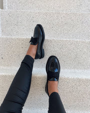 Surround me loafers black