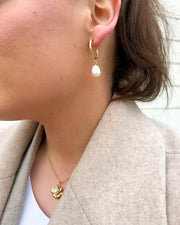 Just arrived pearl earring gold