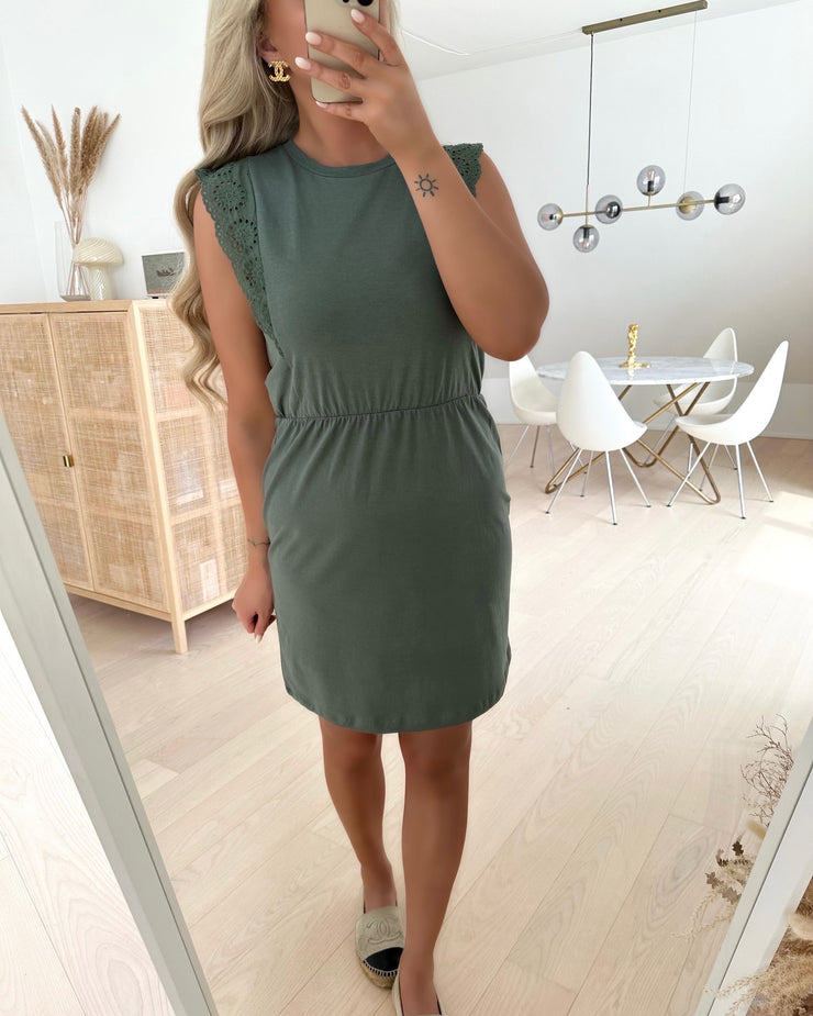 Hollyn sl lace short dress laurel wreath