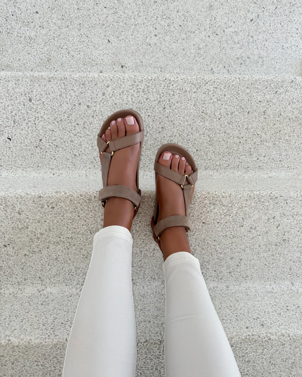 Peace sandal nude