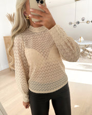 Avery l/s lace top sandshell