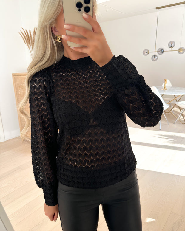Avery l/s lace top black