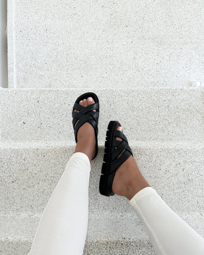 Naia sandal black
