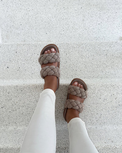 Fashionista suede sandal biscuit