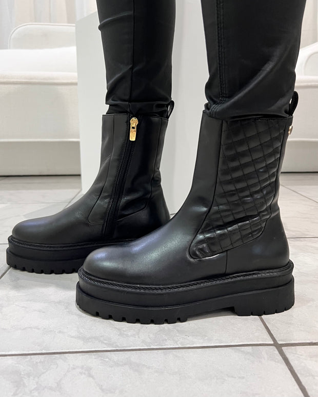 Trek boots black