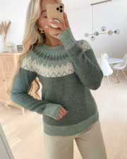 Simone ls o-neck nordic laurel wreath