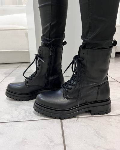 Vista lace boots black