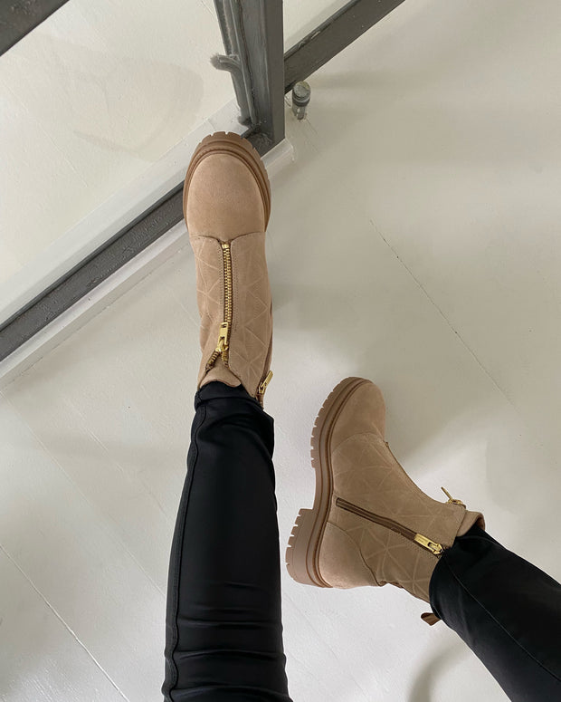 Moonlight suede boots sand