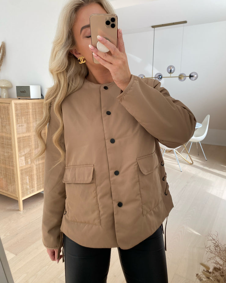 Eia jacket sand