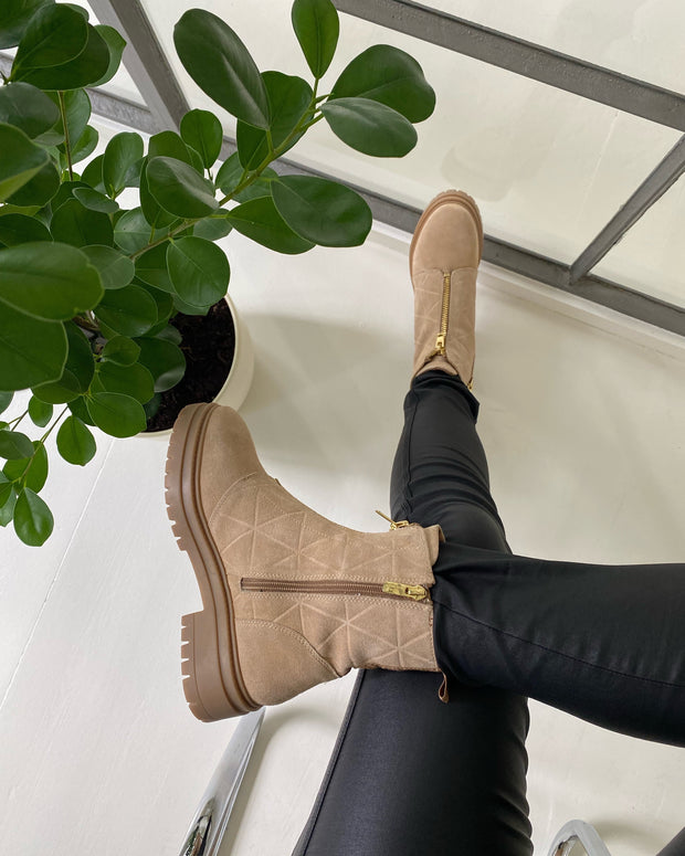 Moonlight suede boots sand