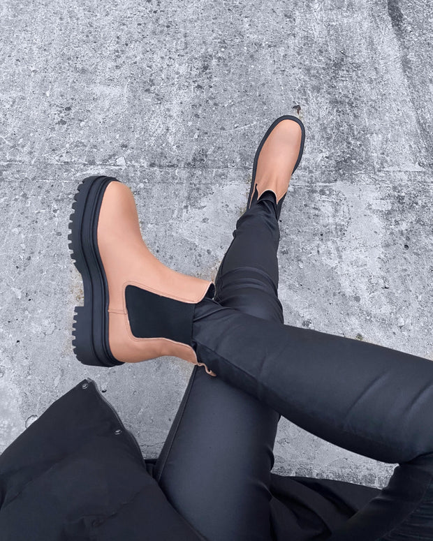 Cash boots camel