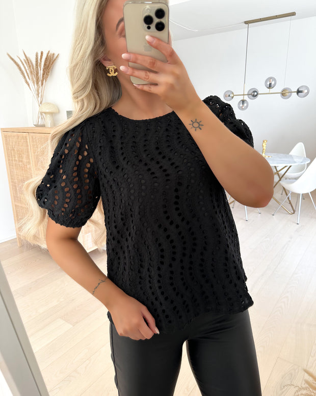 Cally 2/4 embroderie top black