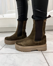 Going suede boots 21 army/black sole