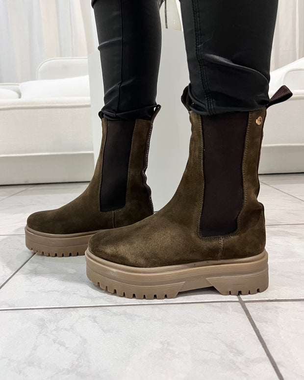 Going suede boots 21 army/black sole