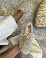 New melania slippers off white