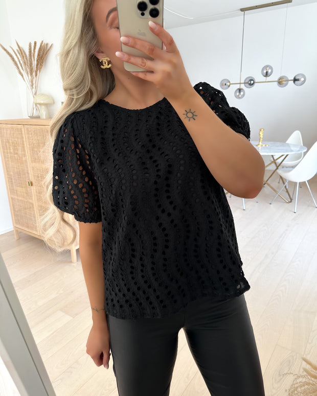 Cally 2/4 embroderie top black