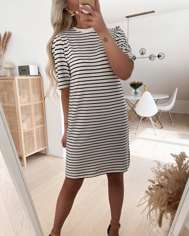 Hisa short sleeved dress cream/black